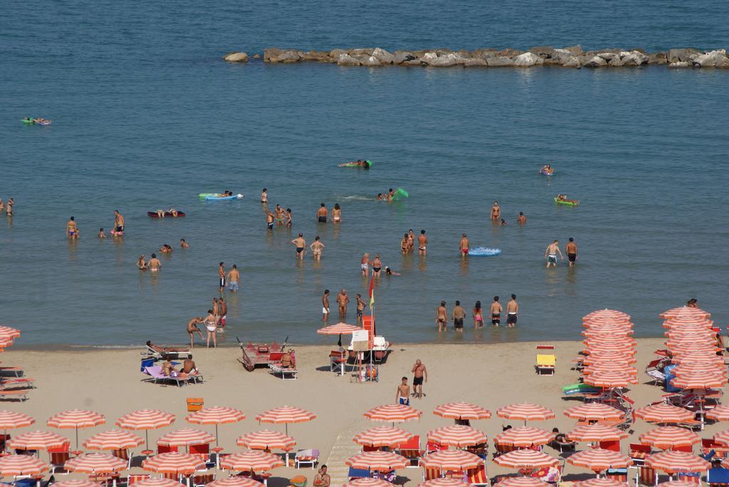 Casa Vacanze Villa Spina San Benedetto del Tronto Exterior foto